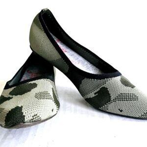 Jellypop Champs camo ballet flats size 7.5 green slip on memory foam